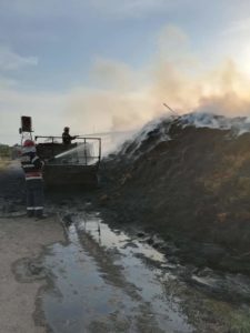 Șase incendii de vegetație uscată, resturi menajere și miriște, într-o singură zi / Intervenții dificile la Răsmirești și Suhaia – hectare întregi cuprinse de flăcări - 