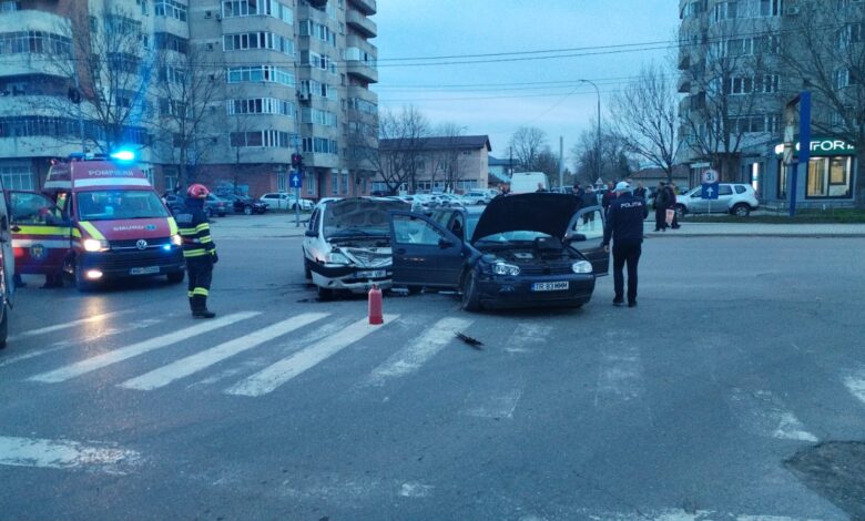 (FOTO) Două mașini s-au lovit la Trivalea Moșteni, Teleorman! - 